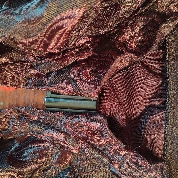 Amoureuse Women's Embroidered Front-Close Underwire Black Bra Sz 40C - Picture 2 of 11